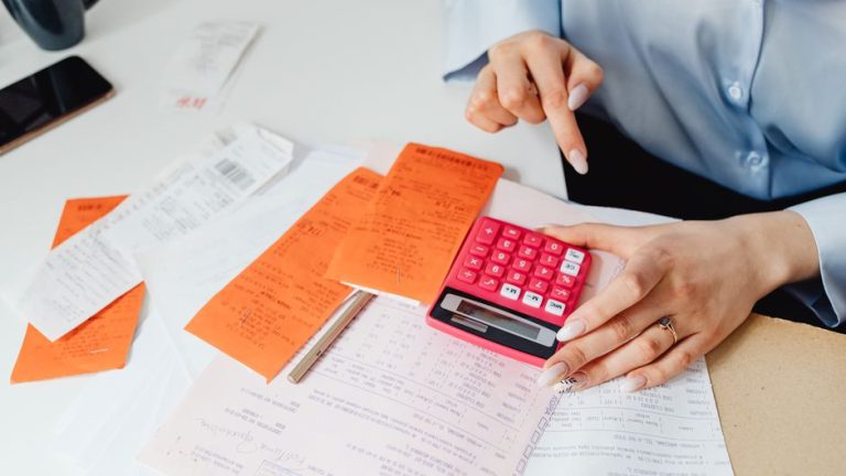 Budgeting Mistakes High Earners: 7 Budgeting Mistakes Keeping High Earners Broke